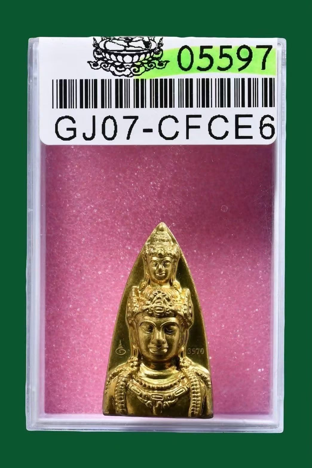 澤度金 Ramathep 帝王寶藏佛曆2550黃銅牌正面，置於透明收藏盒內